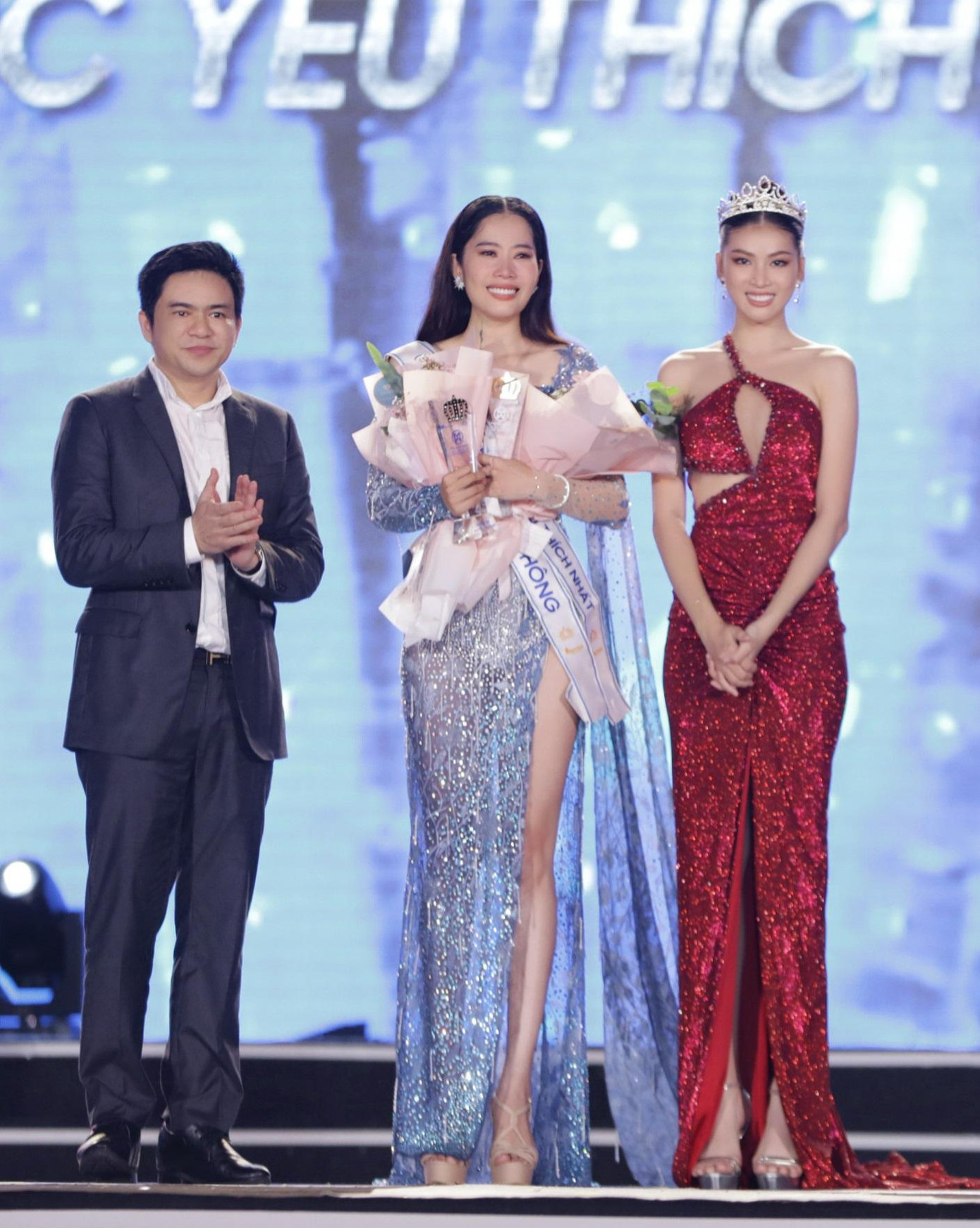 Vì thế mà khán giả rất thông cảm khi Nam Em quyết định đổi váy Vì thế mà khán giả rất thông cảm khi Nam Em quyết định đổi váy