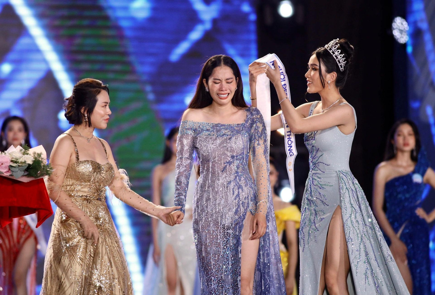 Hình ảnh Nam Em bật khóc nức nở trong đêm Chung kết từng tạo nên nhiều tranh cãi.