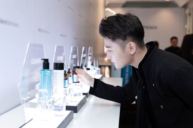 Khi sử dụng retinol phải đặc biệt cẩn thận, tìm hiểu kĩ lưỡng. Khi sử dụng retinol phải đặc biệt cẩn thận, tìm hiểu kĩ lưỡng.