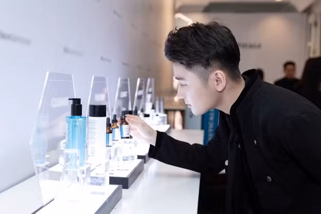 Khi sử dụng retinol phải đặc biệt cẩn thận, tìm hiểu kĩ lưỡng.
