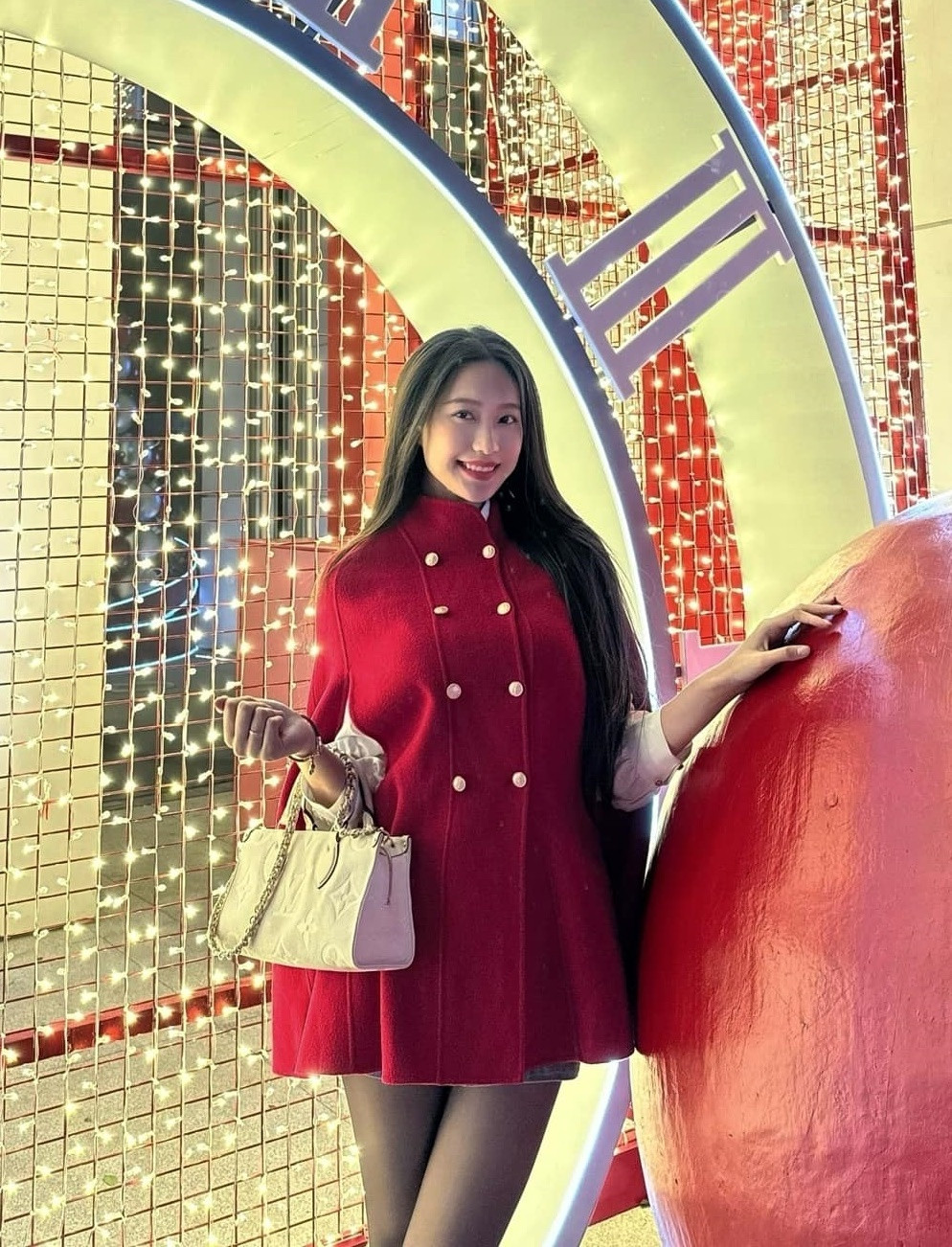 Doãn Hải My khoe ảnh đi chơi Noel.