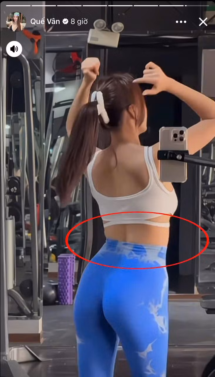 Quế Vân lộ manh mối chỉnh eo đến cong cả cánh cửa.
