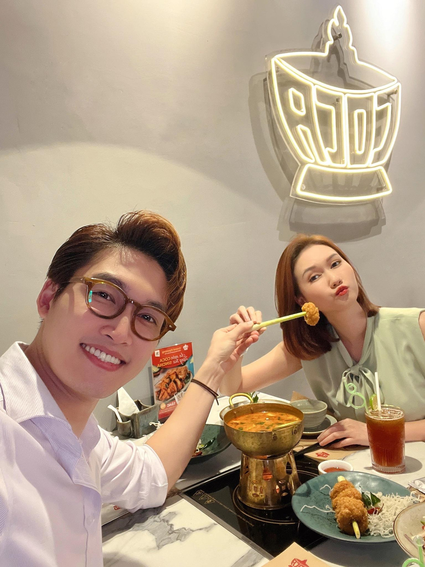 Cặp đôi lúc nào cũng khoe ảnh hạnh phúc bên nhau trên MXH Cặp đôi lúc nào cũng khoe ảnh hạnh phúc bên nhau trên MXH