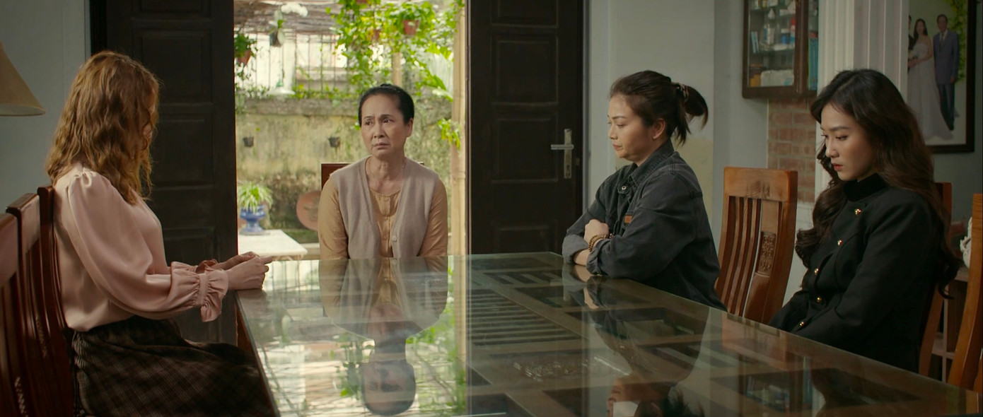 Bà Cúc dạy bảo ba con dâu. Bà Cúc dạy bảo ba con dâu.