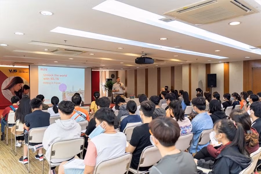 Hoạt động ứng dụng những kiến thức ngay tại chỗ giúp các bạn trẻ hoàn thiện chính mình. Hoạt động ứng dụng những kiến thức ngay tại chỗ giúp các bạn trẻ hoàn thiện chính mình.