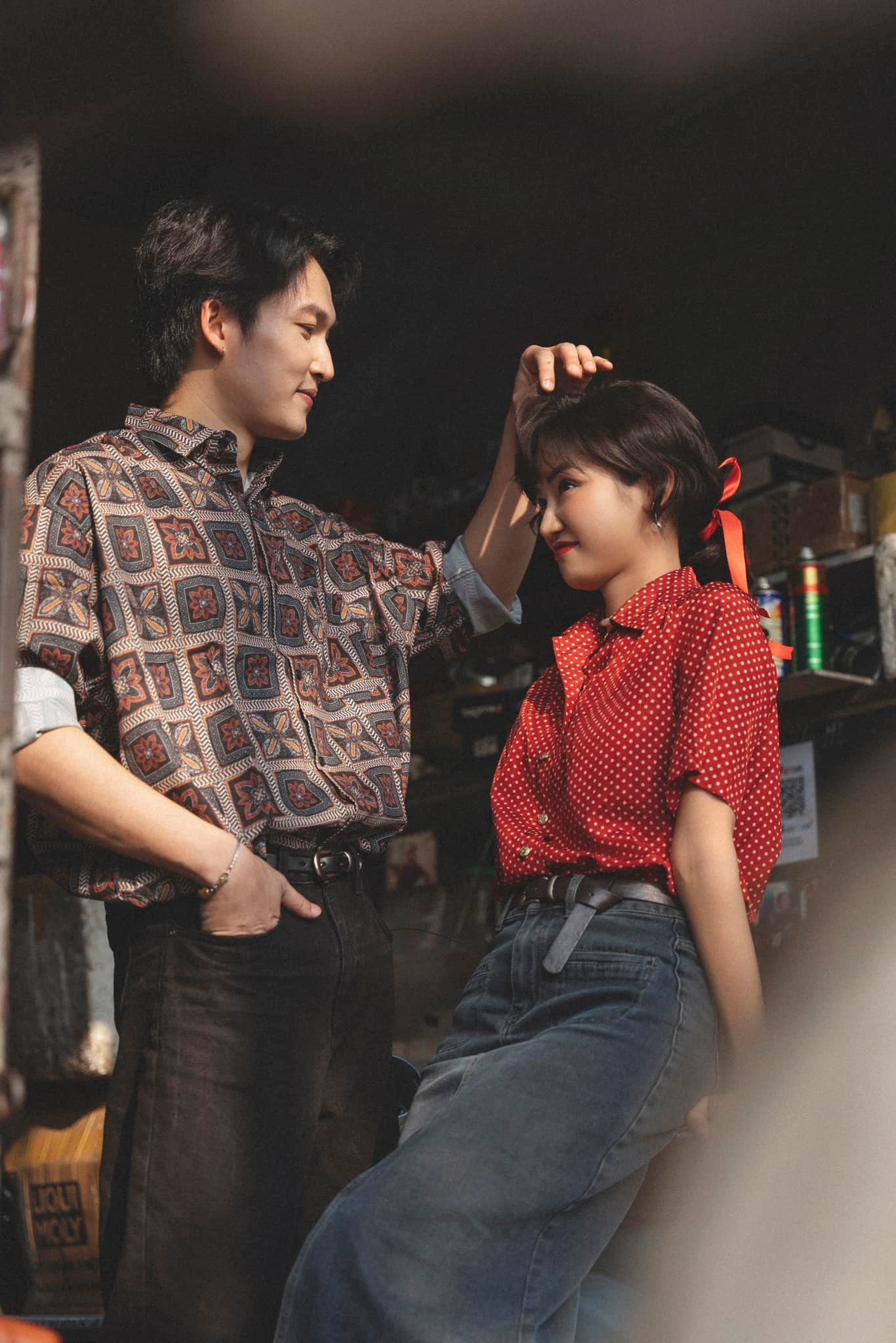 Đình Tú còn nhận ra Anh Đào nhìn mình cực tình cảm.