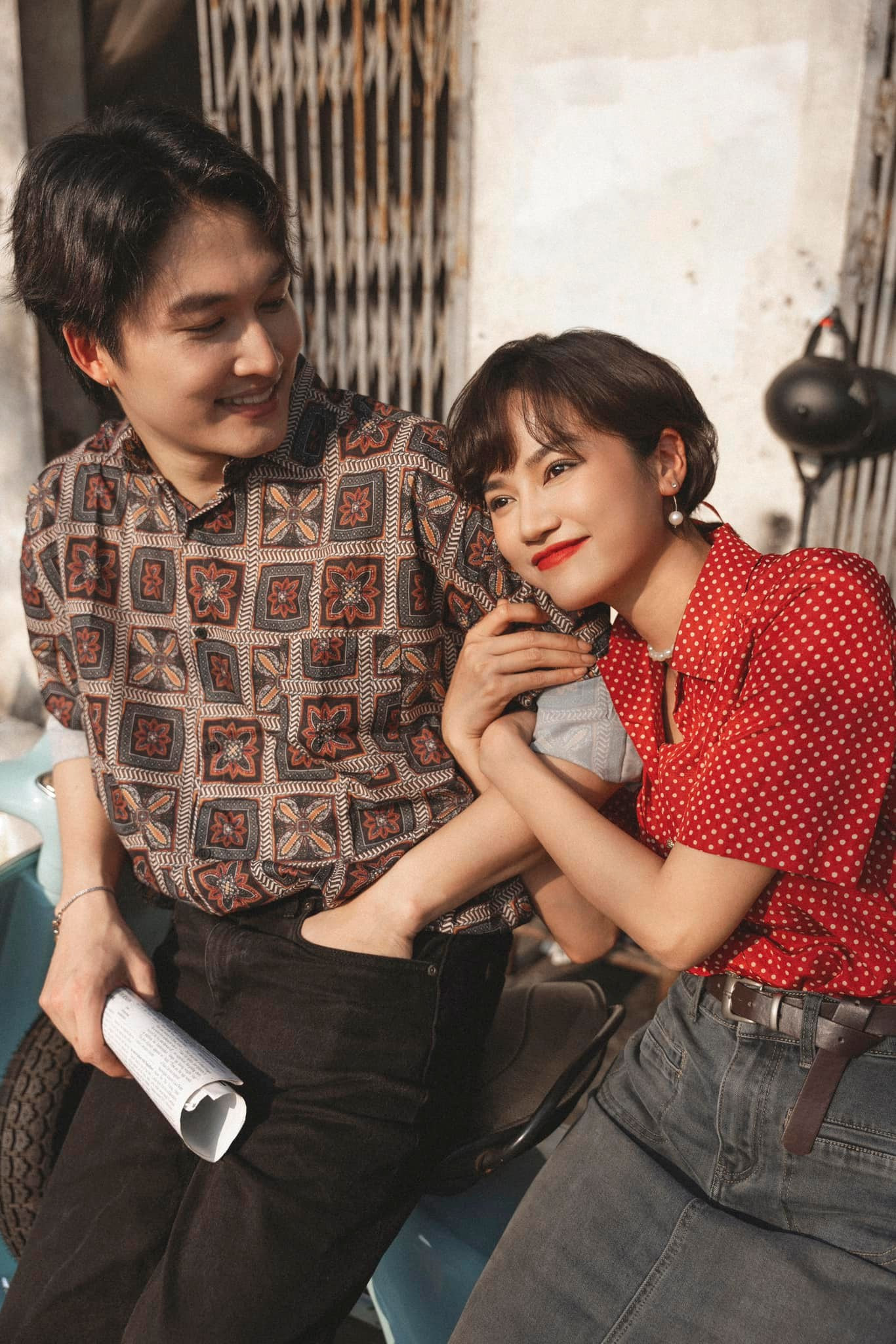 Đình Tú còn nhận ra Anh Đào nhìn mình cực tình cảm.