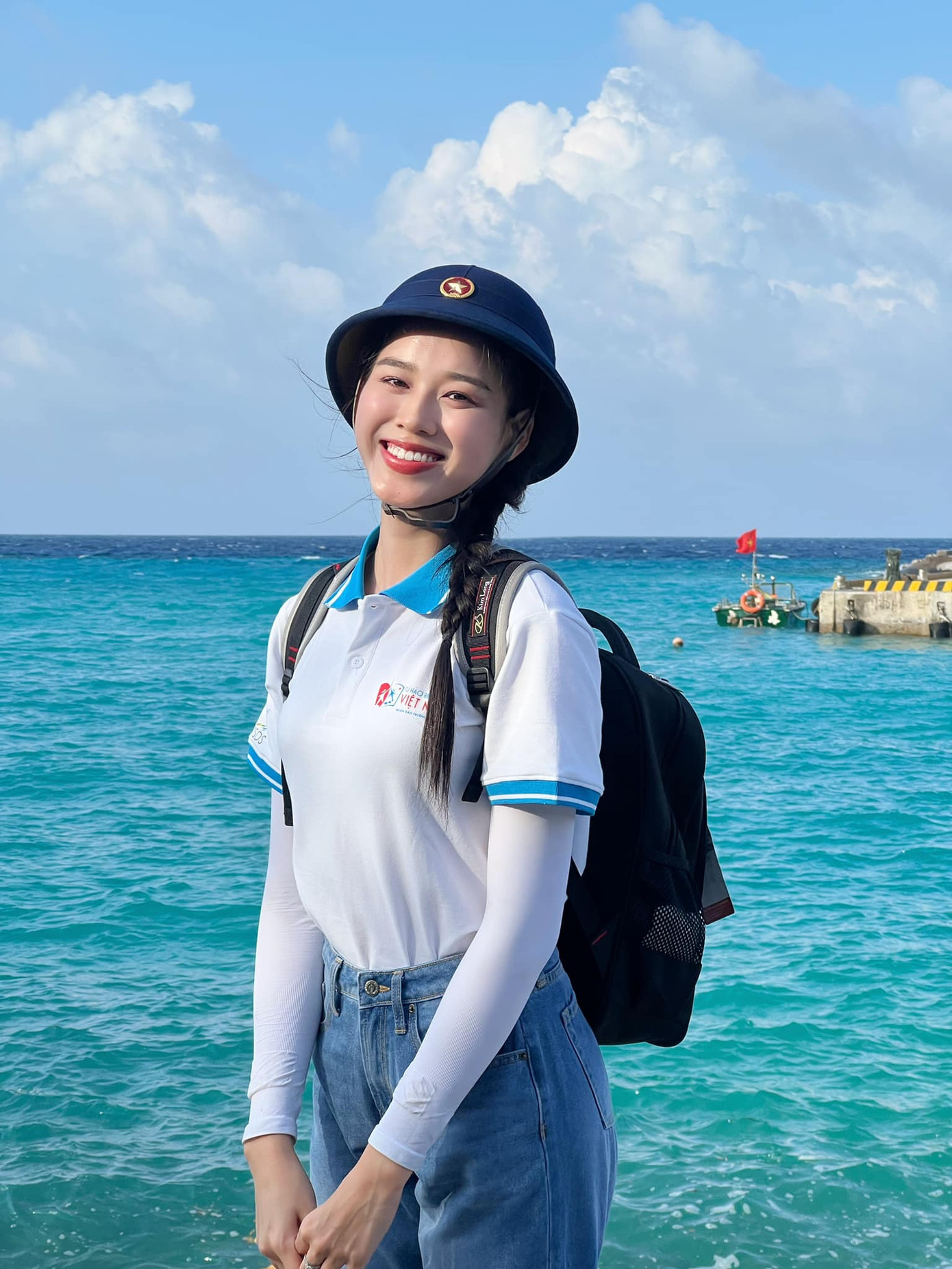 Hoa hậu Đỗ Thị Hà luôn gửi gắm hình ảnh tươi tắn, lạc quan tới mọi người.