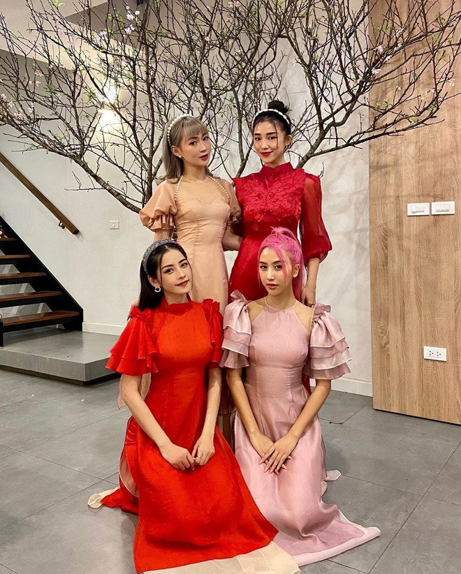 Chi Pu, Salim là thành viên trong hội bạn đình đám. Chi Pu, Salim là thành viên trong hội bạn đình đám.