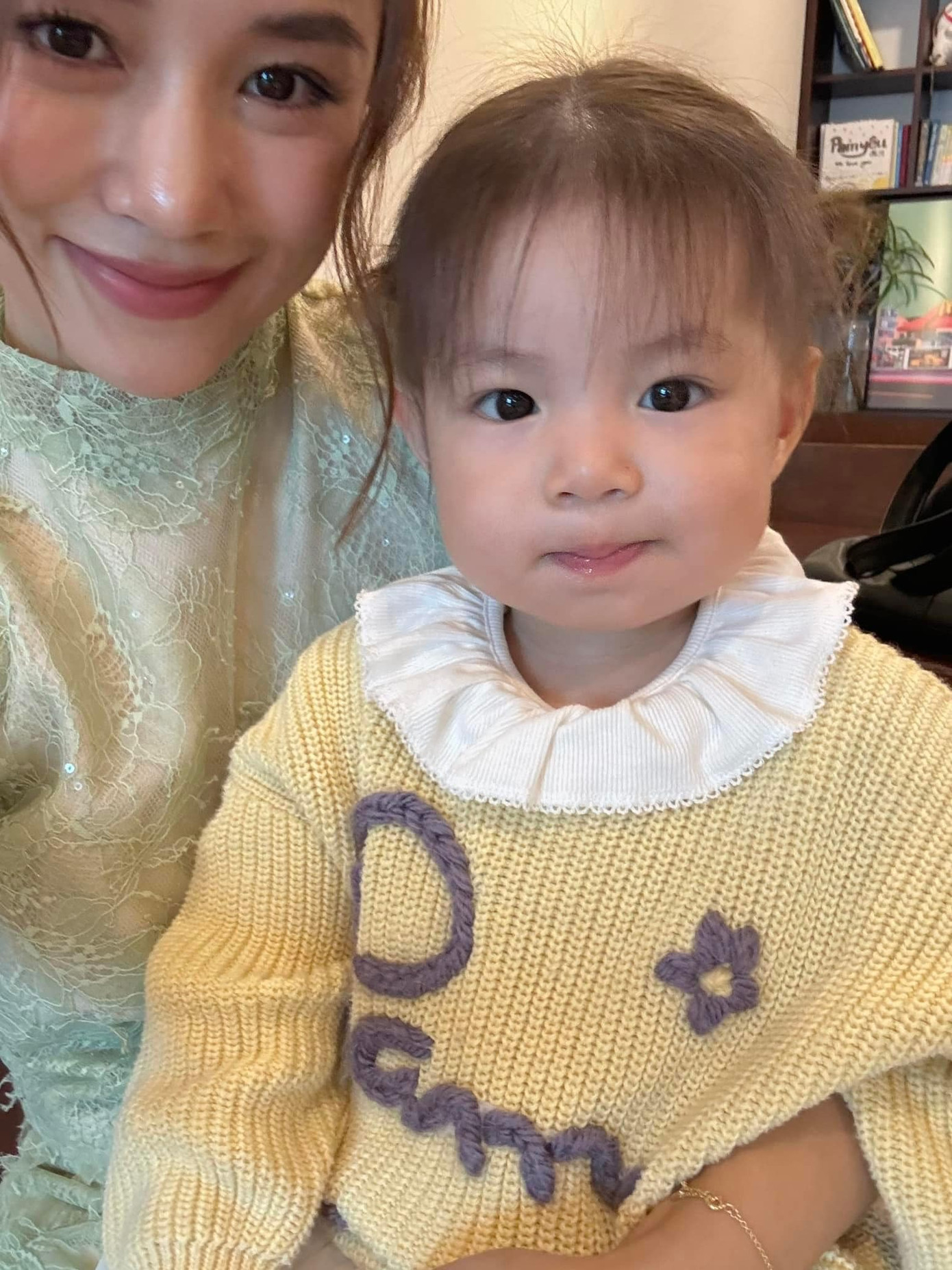 Bé Pam ngày càng được netizen yêu thích vì vẻ ngoài lém lỉnh. Bé Pam ngày càng được netizen yêu thích vì vẻ ngoài lém lỉnh.