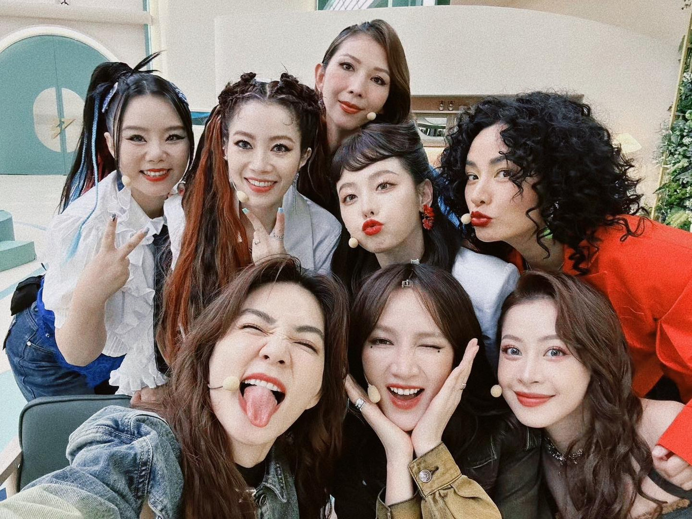 Chi Pu rất thân thiết với các tỷ tỷ trong chương trinh Đạp Gió 2023. Chi Pu rất thân thiết với các tỷ tỷ trong chương trinh Đạp Gió 2023.