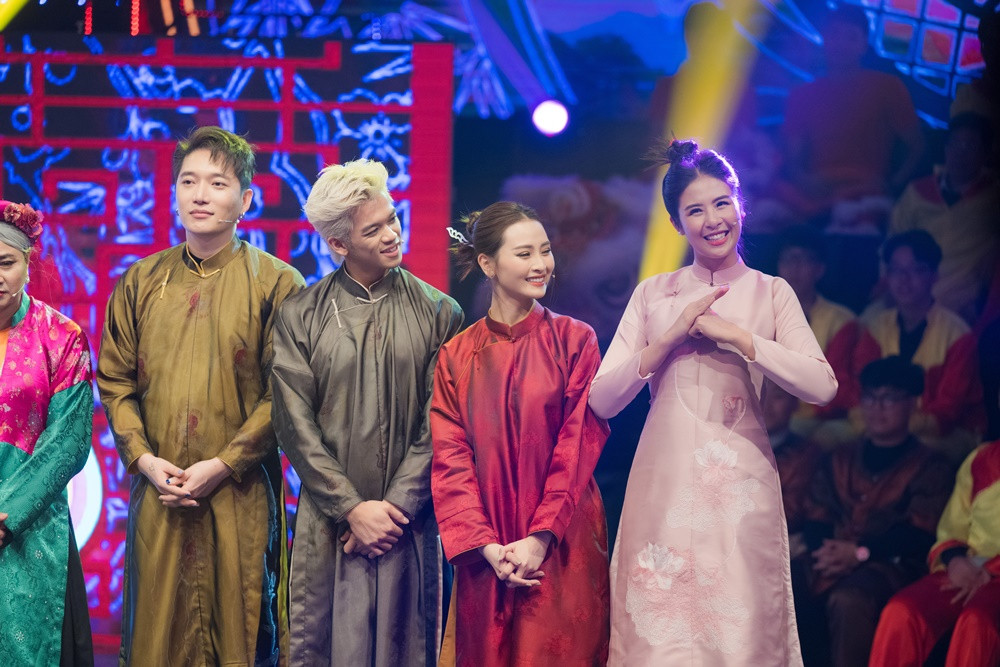 Hoa hậu Ngọc Hân cùng các khách mời trong chương trình 12 Con Giáp