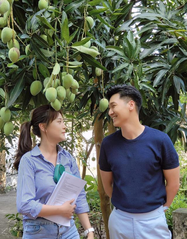 Cặp đôi chính Hương Vị Tình Thân hạn chế tương tác ở ngoài phim Cặp đôi chính Hương Vị Tình Thân hạn chế tương tác ở ngoài phim