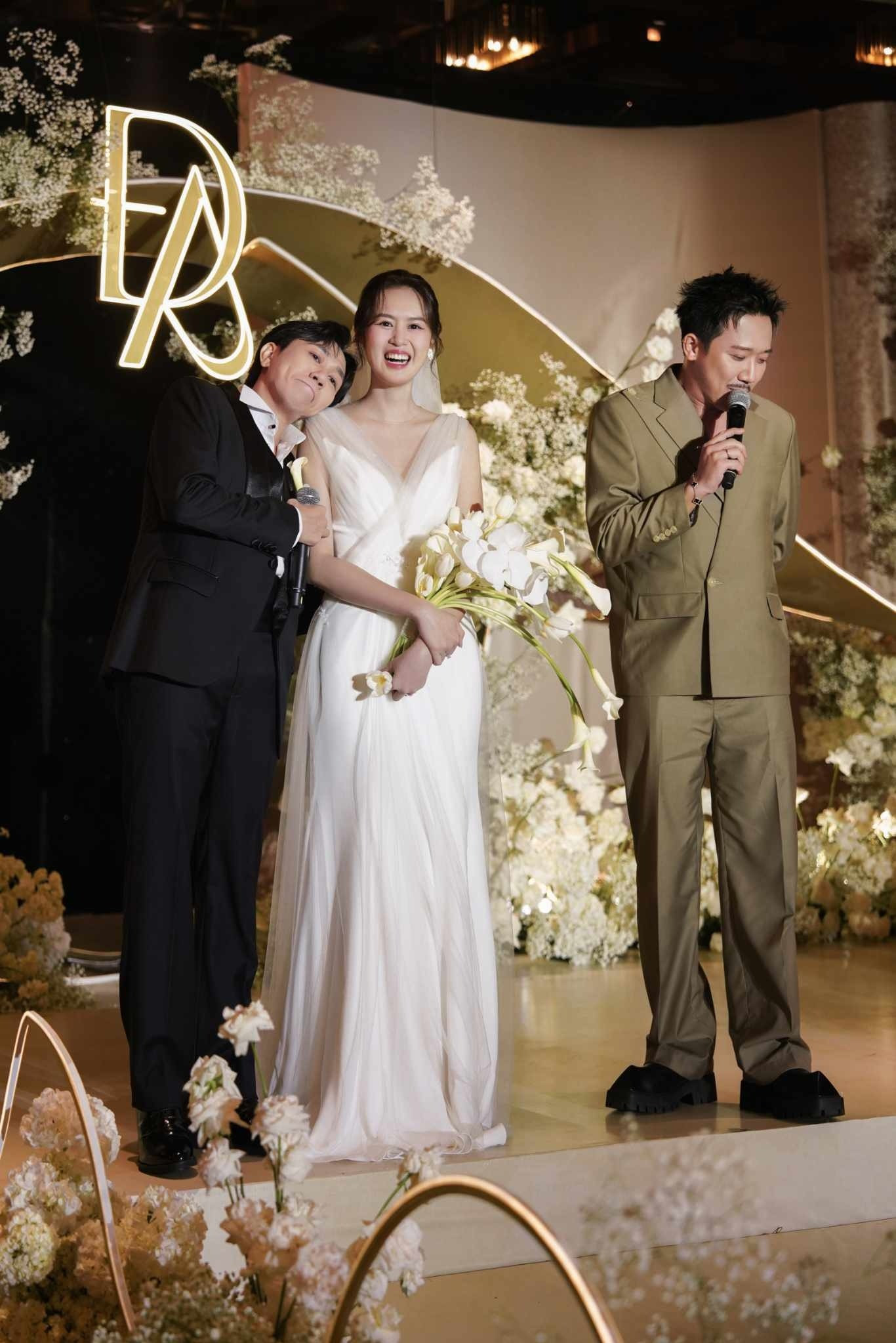 Trấn Thành rất hạnh phúc khi Anh Đức kết hôn. Trấn Thành rất hạnh phúc khi Anh Đức kết hôn.