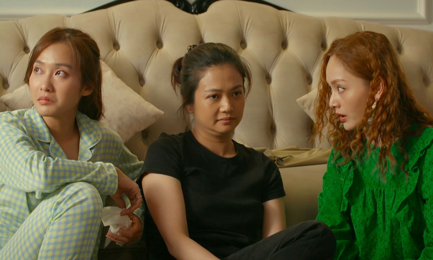 Đạo diễn phim cho rằng biến cố giúp các nhân vật gắn bó với nhau hơn. Đạo diễn phim cho rằng biến cố giúp các nhân vật gắn bó với nhau hơn.