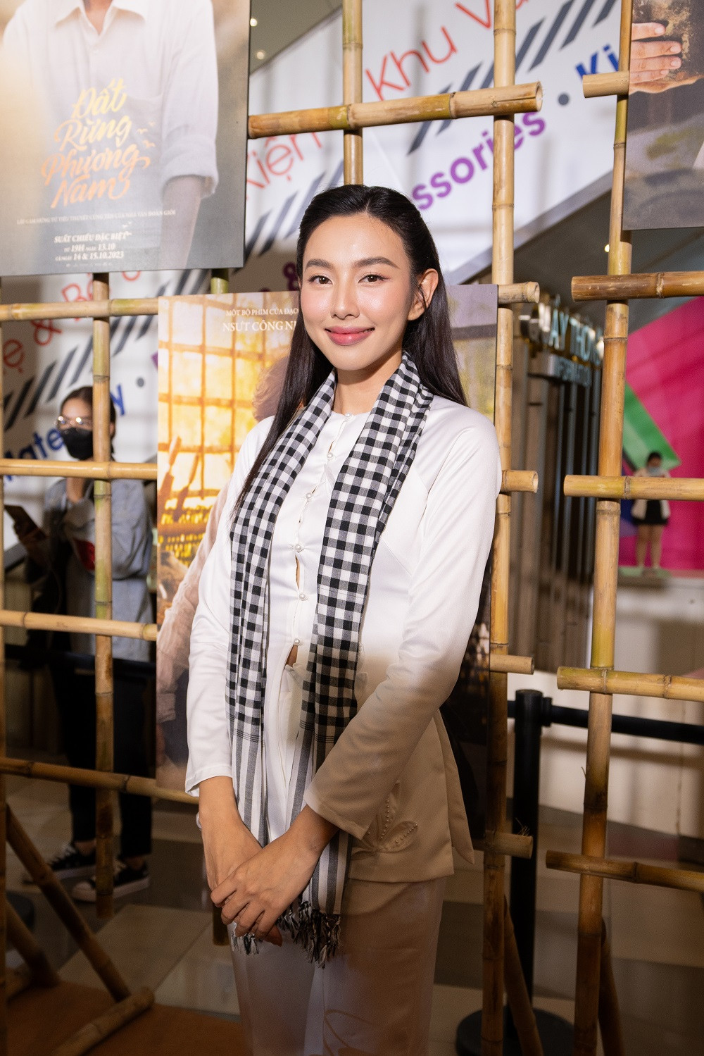 Thùy Tiên tham dự buổi công chiếu Đất Rừng Phương Nam.