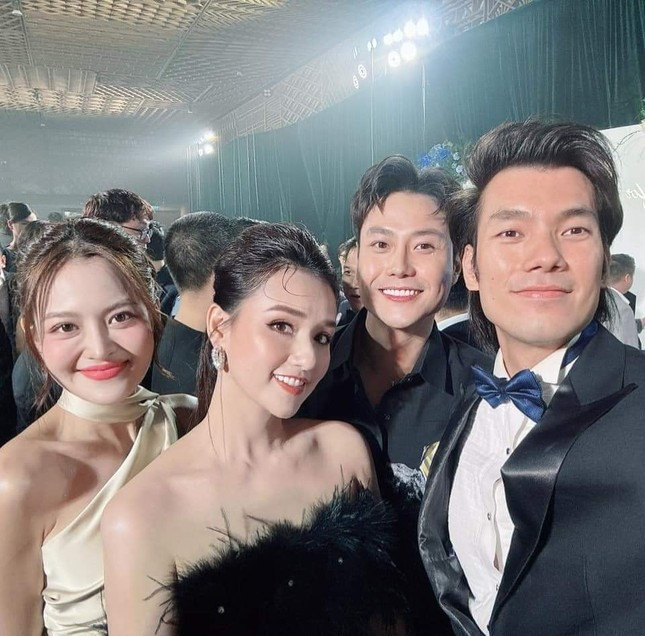 ... nhưng cô lại vắng bóng trong đám cưới của Diễm My 9X.