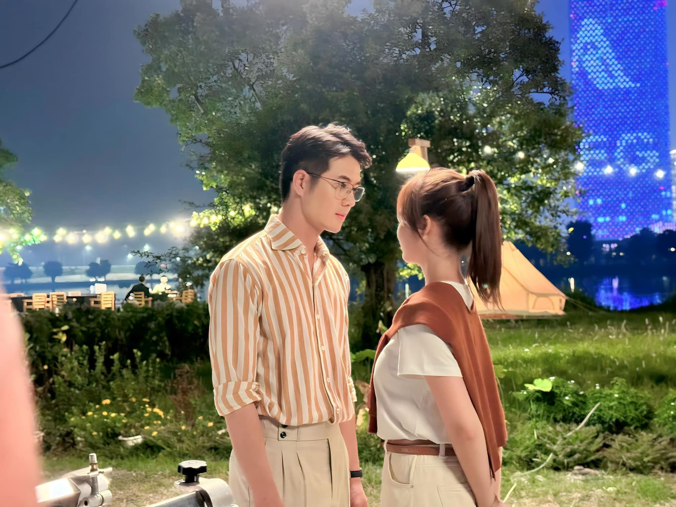 Chuyện tình của Dương và Tuấn đang gặp sóng gió. Chuyện tình của Dương và Tuấn đang gặp sóng gió.