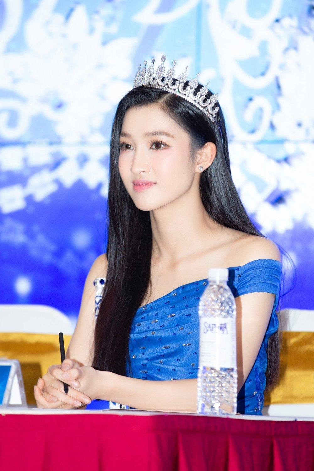 Sau hành trình thi Hoa hậu, Phương Nhi đã tự tin hơn nhiều Sau hành trình thi Hoa hậu, Phương Nhi đã tự tin hơn nhiều