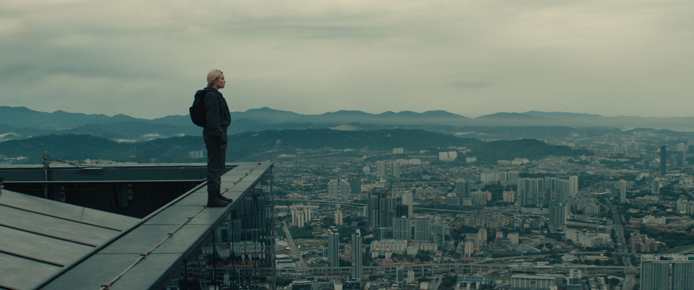 Florence Pugh có cảnh quay siêu nguy hiểm. Florence Pugh có cảnh quay siêu nguy hiểm.