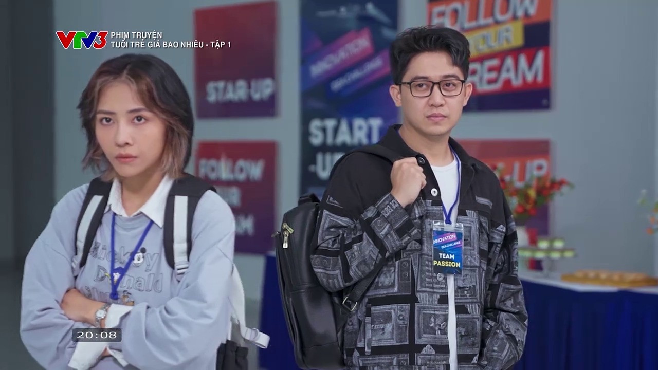 Dàn diễn viên cũng bị cho là nhìn già dặn hơn sinh viên.