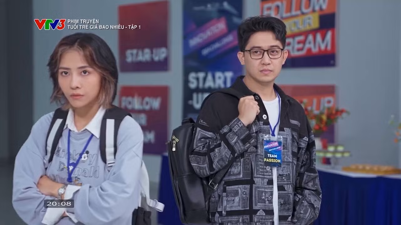 Dàn diễn viên cũng bị cho là nhìn già dặn hơn sinh viên.