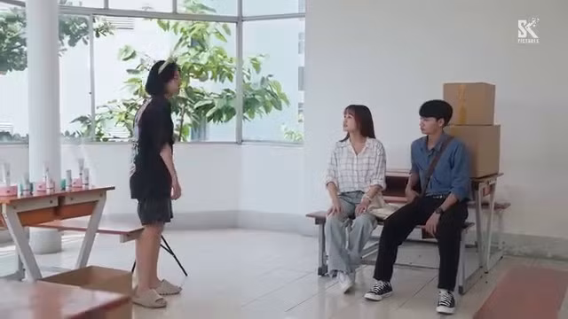 Bối cảnh, góc máy, màu phim đều bị khán giả phàn nàn.