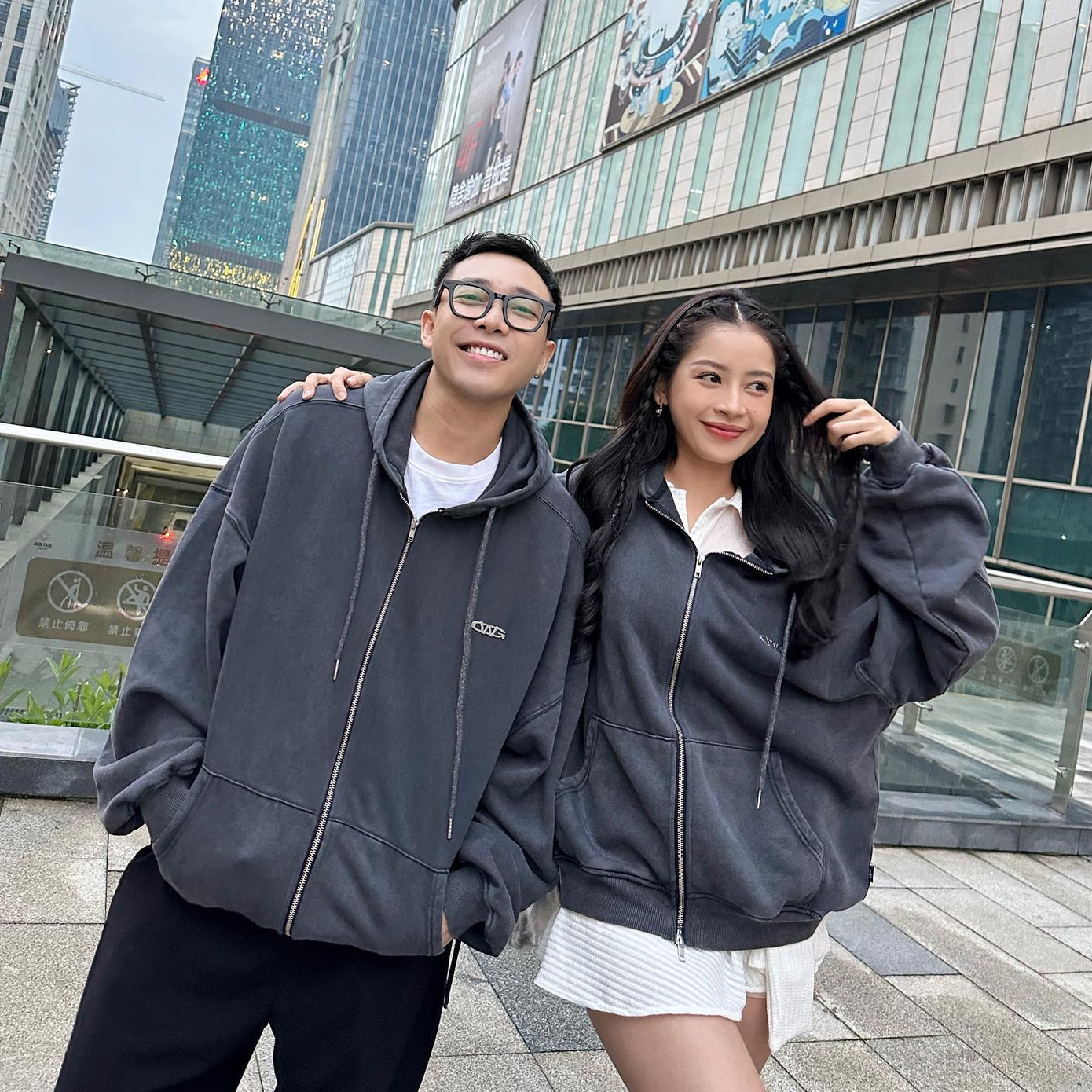 Hoàng Ku vẫn đang dành nhiều tâm huyết cho diện mạo của Chi Pu ở Đạp Gió 2023.