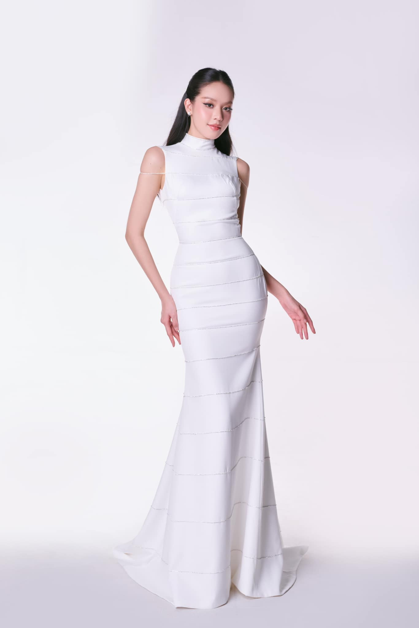 Thanh Thủy chọn trang phục thanh lịch cho vòng phỏng vấn. Thanh Thủy chọn trang phục thanh lịch cho vòng phỏng vấn.