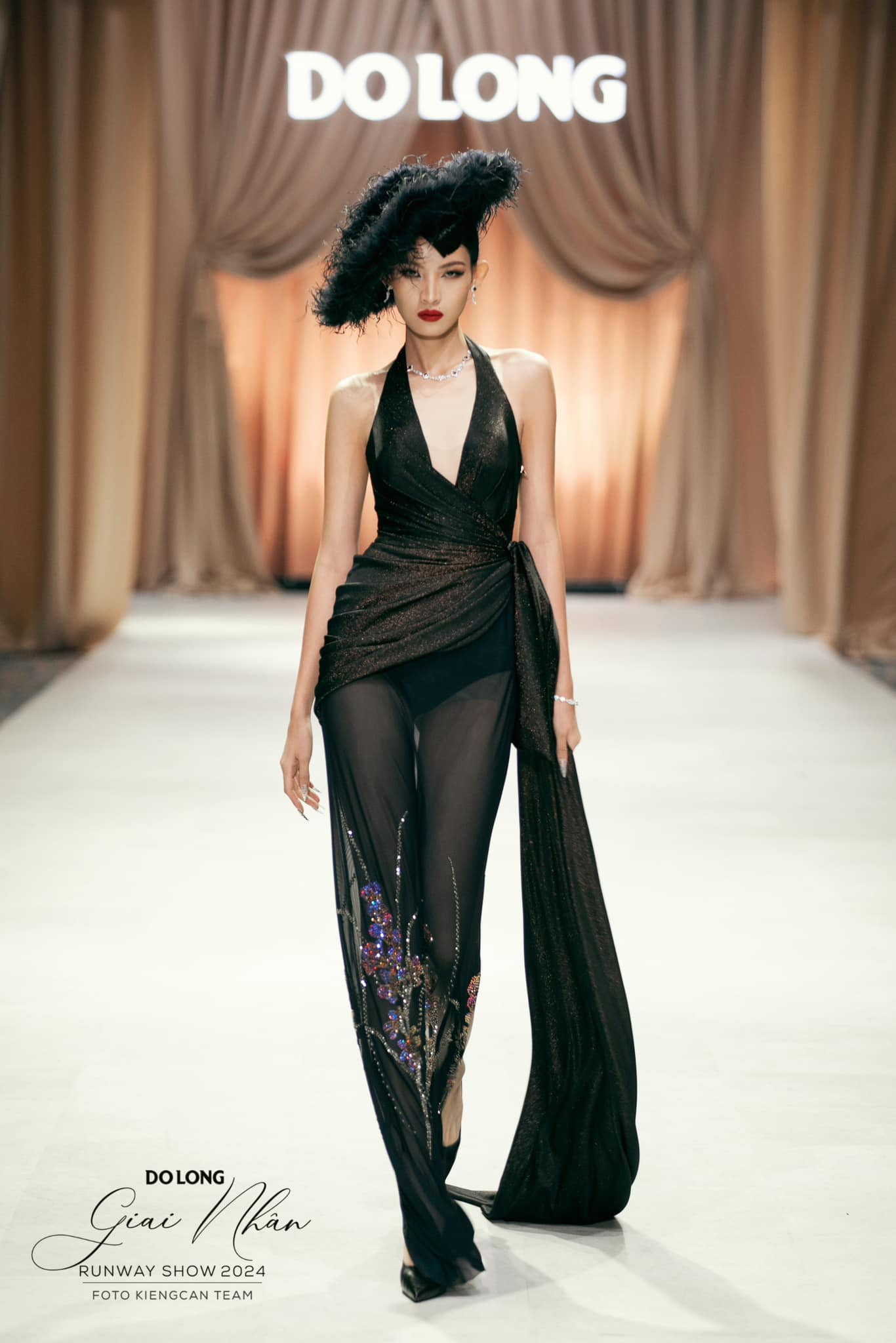 Phương Trinh cũng chê bai Tú Anh nhưng không xin lỗi cô. Phương Trinh cũng chê bai Tú Anh nhưng không xin lỗi cô.