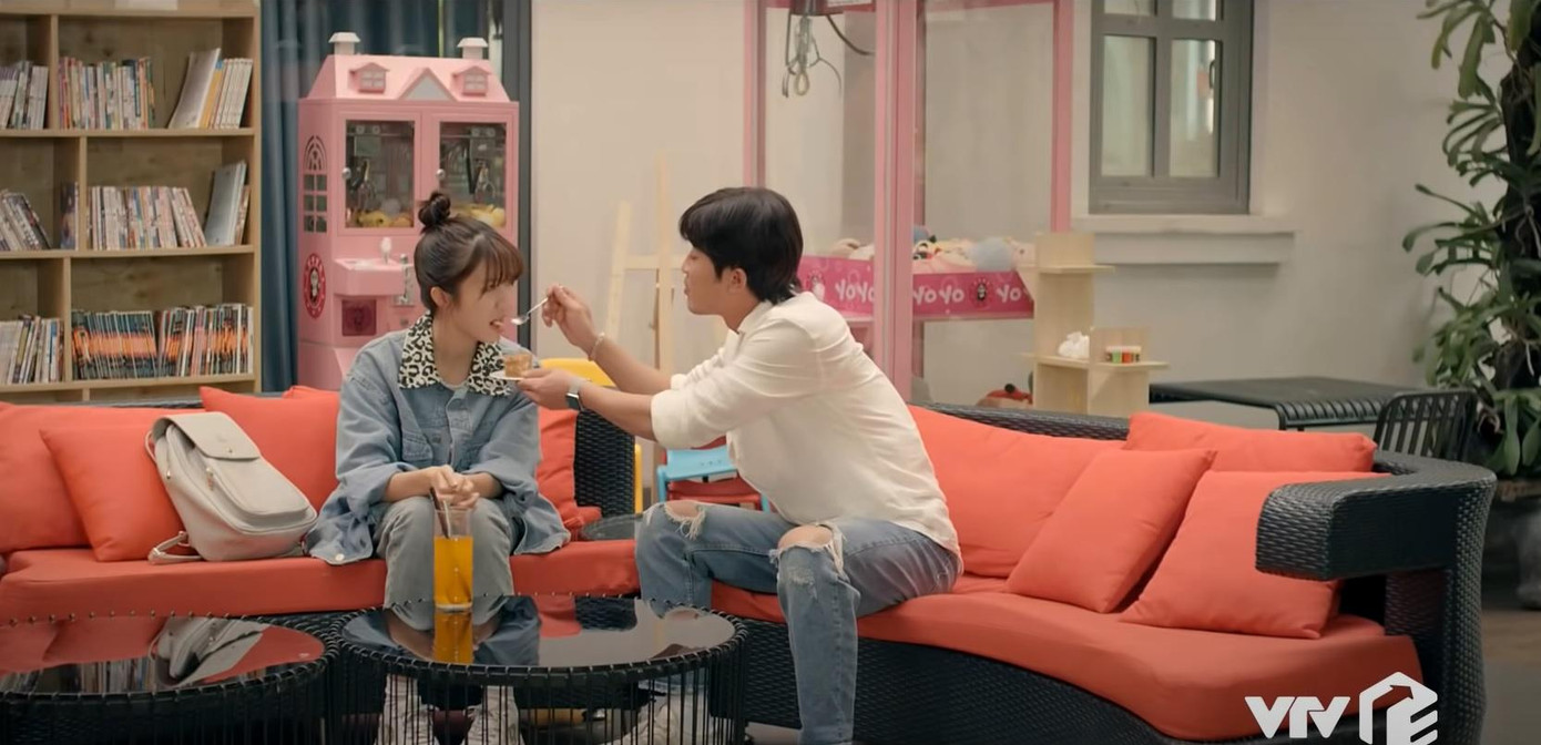 Đông Phong và Vân Vân ngày càng thân thiết Đông Phong và Vân Vân ngày càng thân thiết