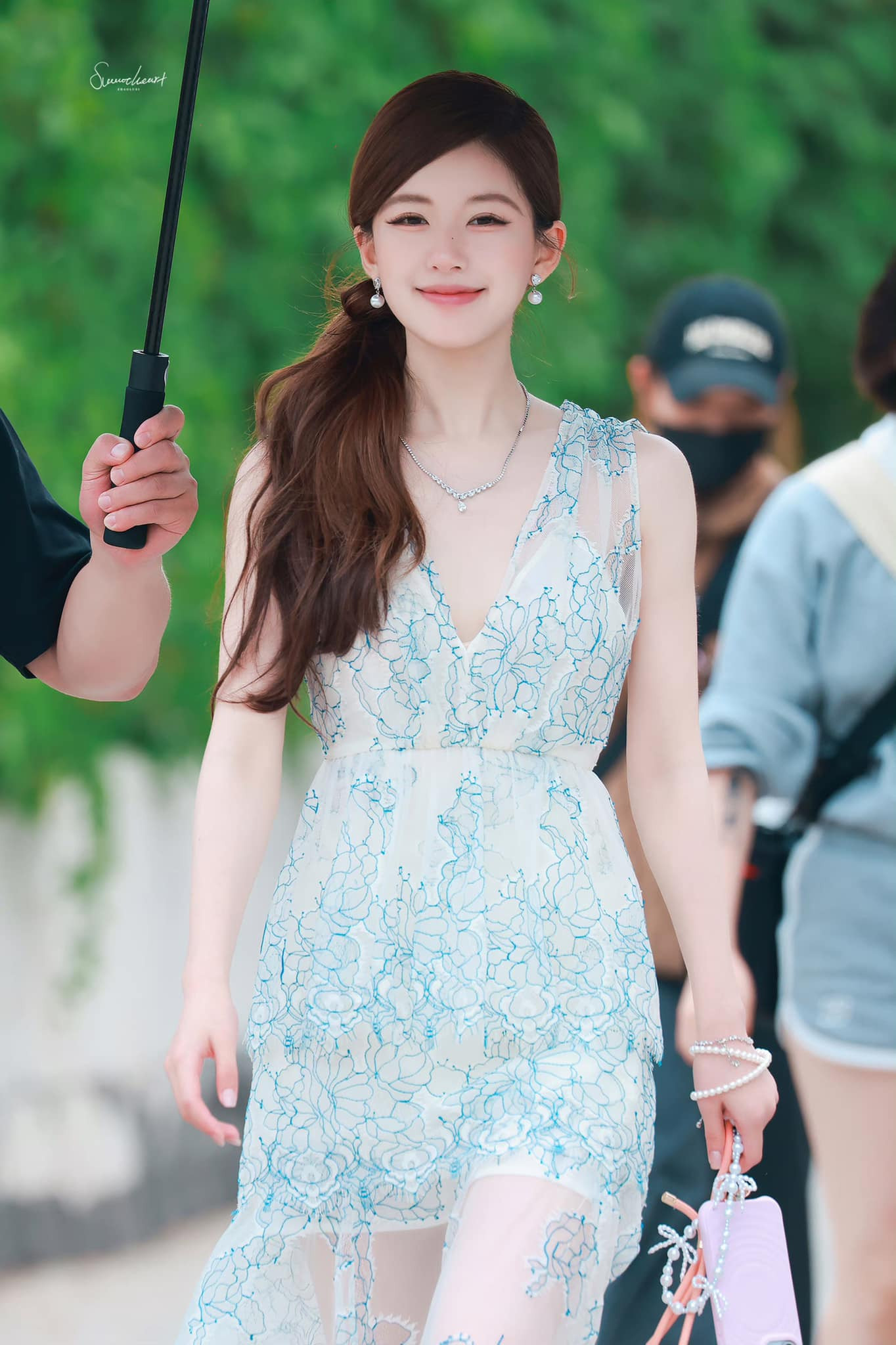 Nữ diễn viên đầu tư mạnh cho tạo hình nhân vật. Nữ diễn viên đầu tư mạnh cho tạo hình nhân vật.