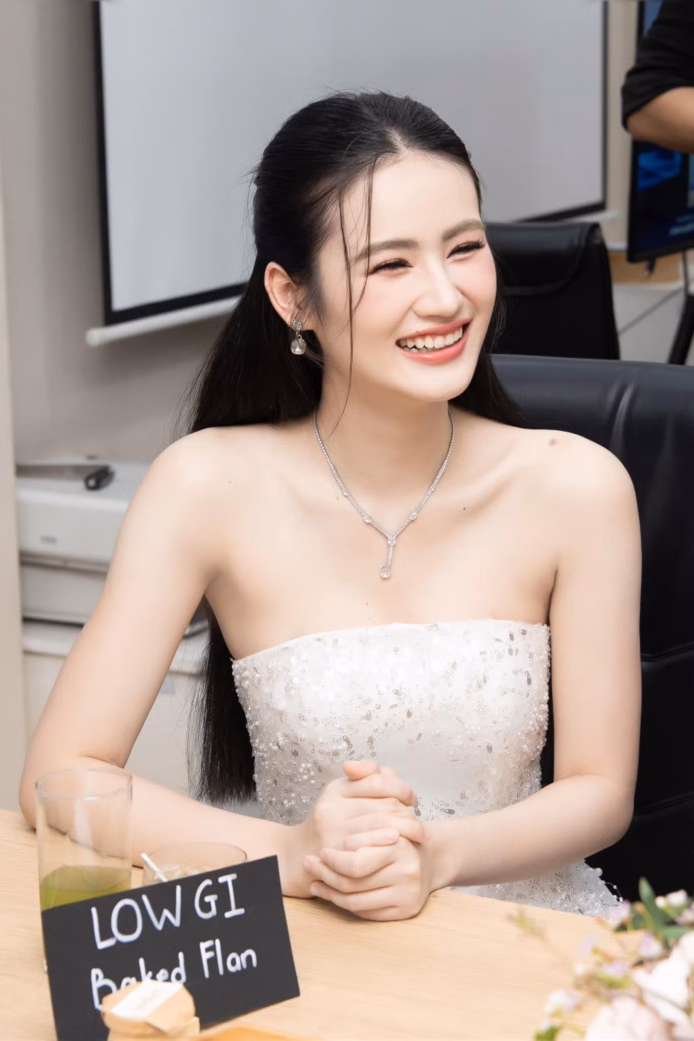 Hoa hậu Ý Nhi có thứ hạng chưa được tốt lắm trong bảng dự đoán.