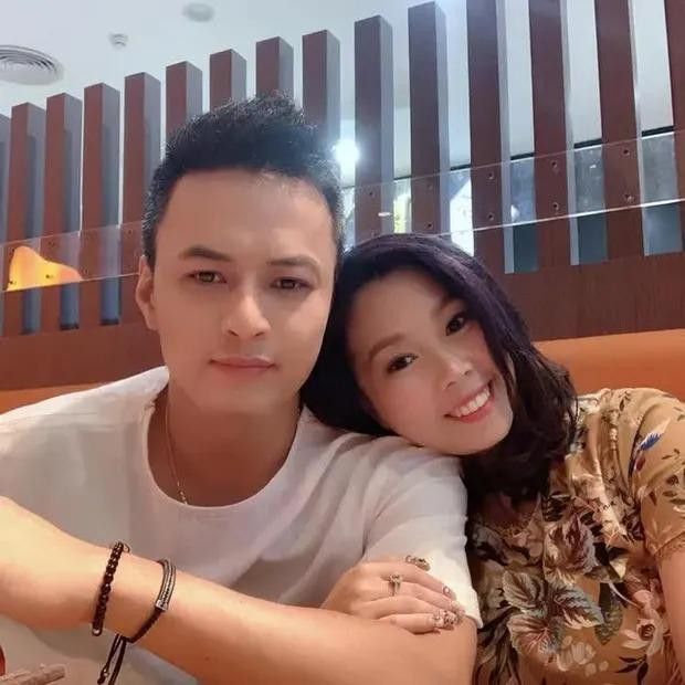 Vợ chồng Hồng Đăng lâu nay vẫn được xem là cặp đôi lý tưởng trong showbiz Vợ chồng Hồng Đăng lâu nay vẫn được xem là cặp đôi lý tưởng trong showbiz