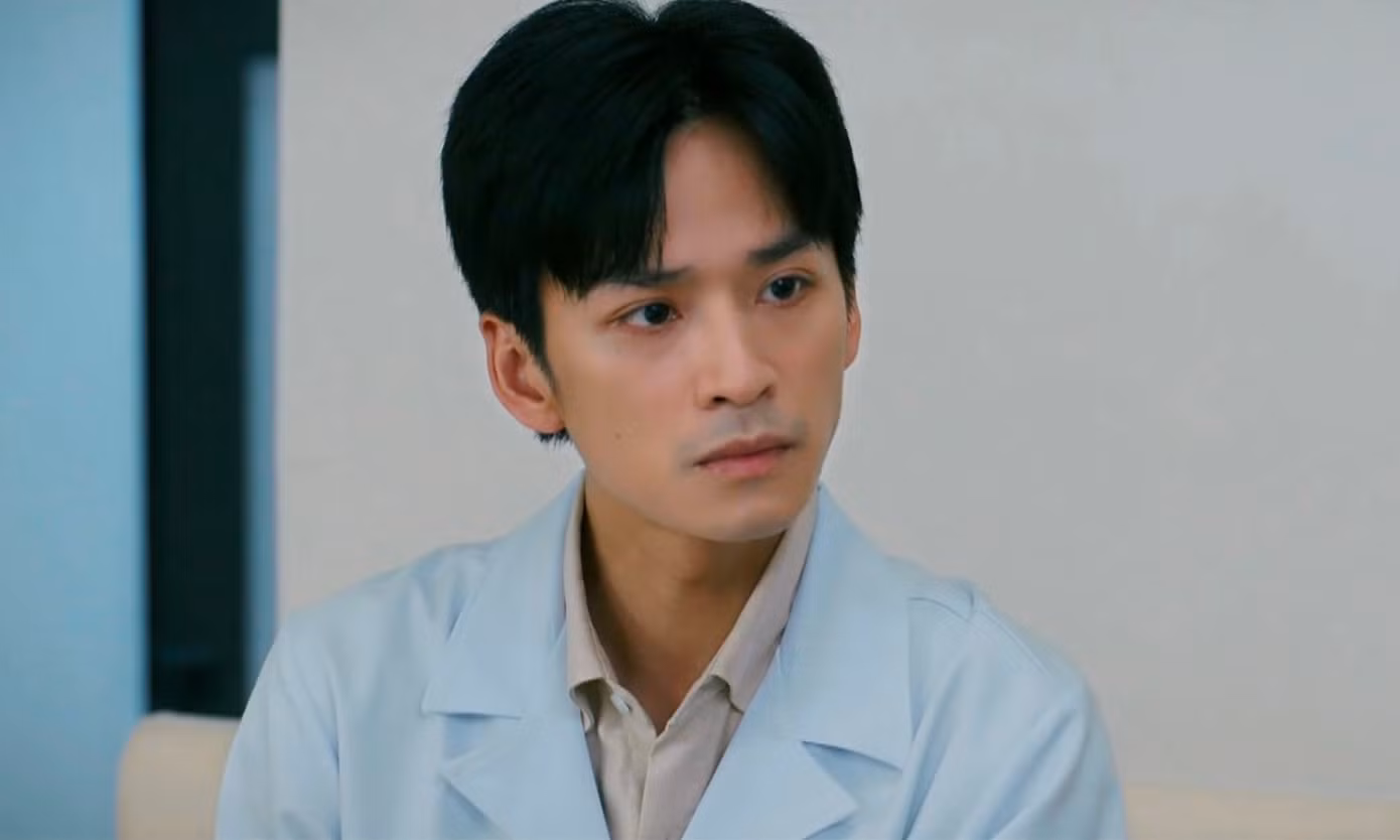 Là bác sĩ nhưng nhìn Nguyên lúc nào cũng như người bệnh lâu năm. Là bác sĩ nhưng nhìn Nguyên lúc nào cũng như người bệnh lâu năm.