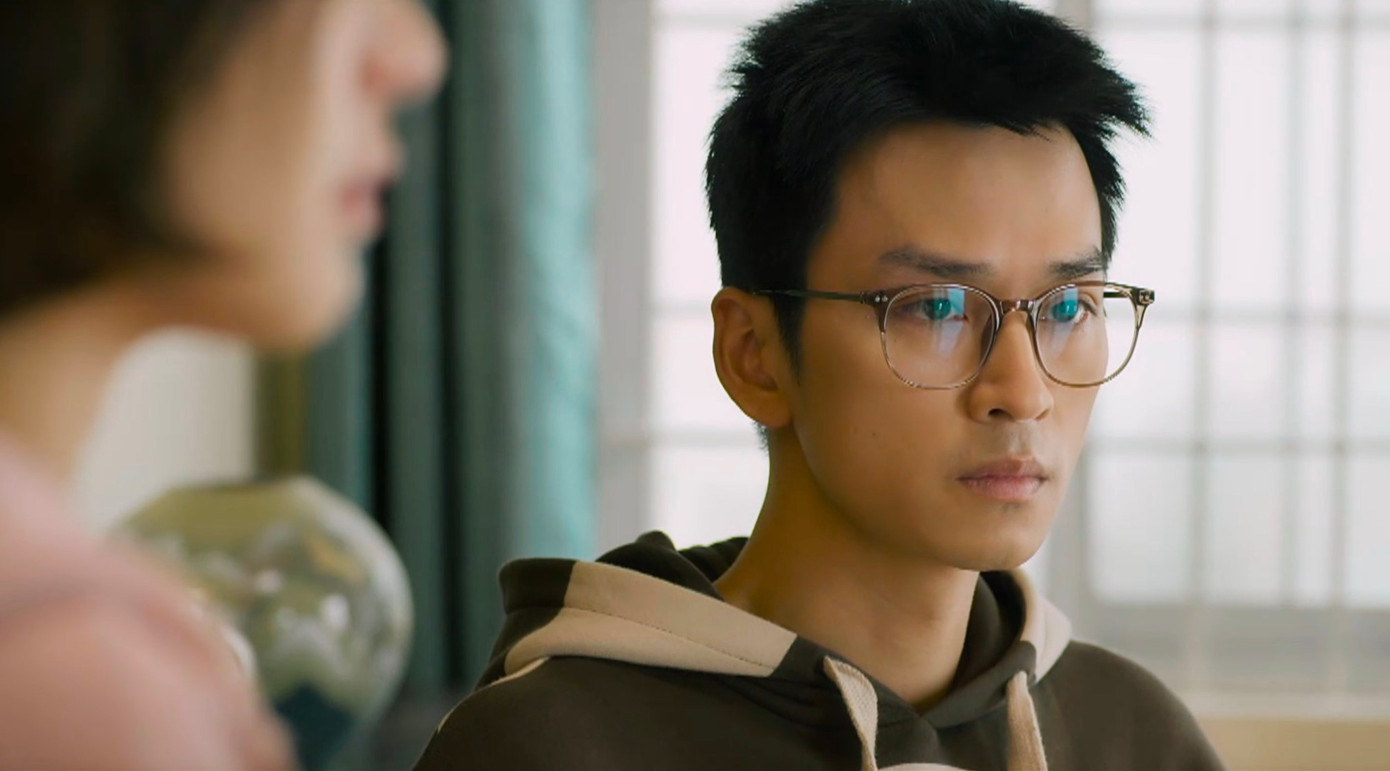 Nguyên trải qua nhiều biến cố từ nhỏ đến lớn.