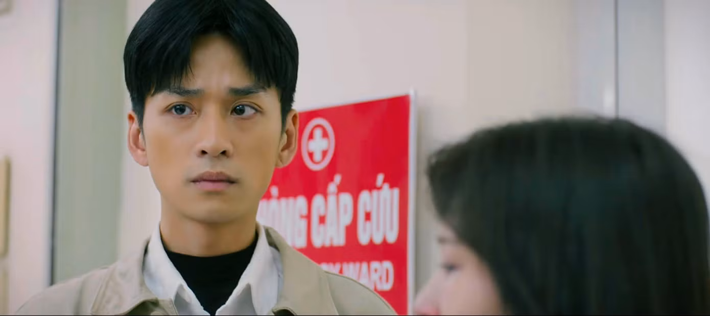 Nguyên lúc nào cũng có gương mặt ưu tư buồn bã. Nguyên lúc nào cũng có gương mặt ưu tư buồn bã.