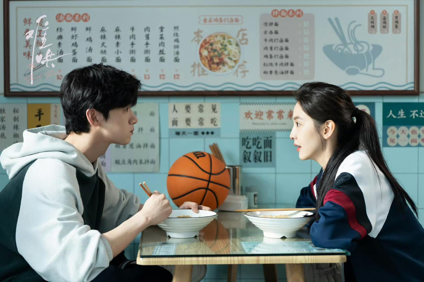 Tang Diên và Ôn Dĩ Phàm trải qua thanh xuân bên nhau.