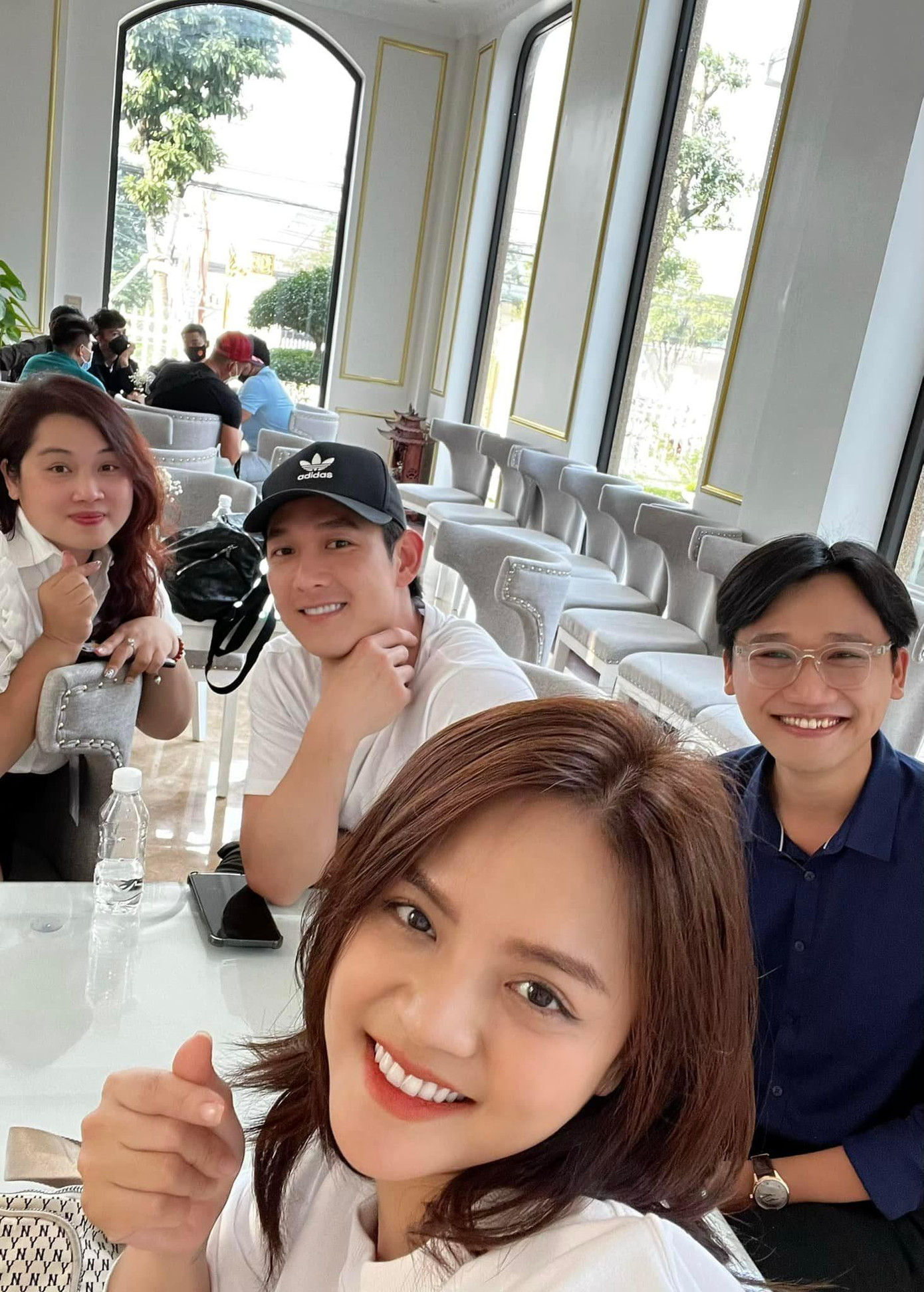 Cô đang đóng phim mới cùng Song Luân, Xuân Nghị. Cô đang đóng phim mới cùng Song Luân, Xuân Nghị.