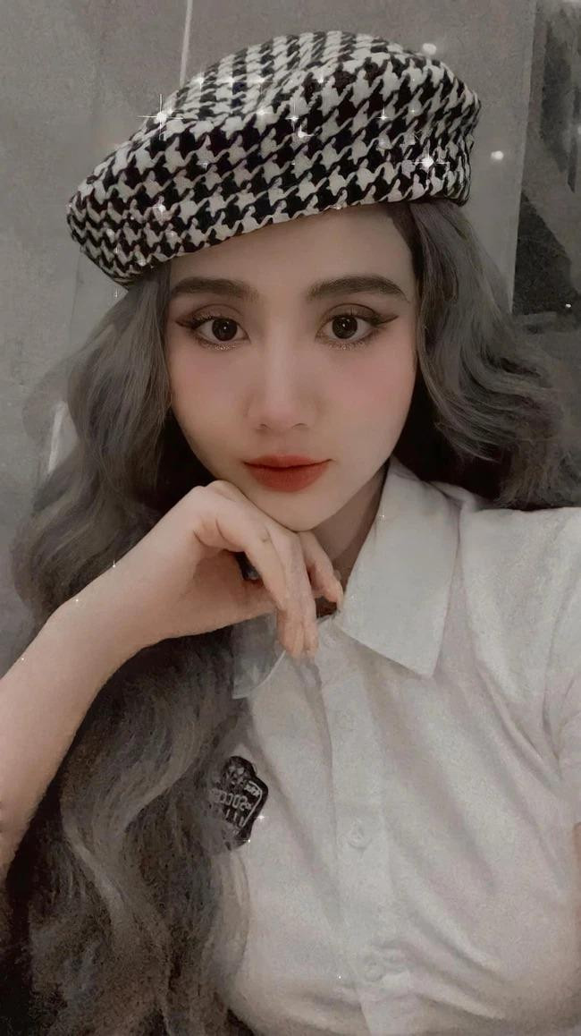 Tạo hình gây tò mò của Vân Trang