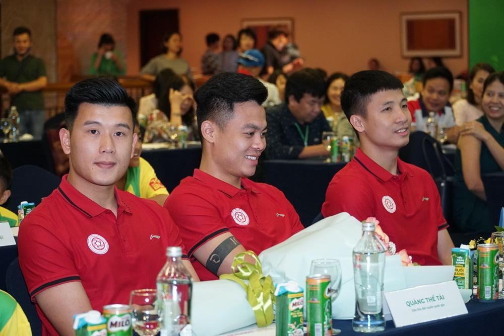 Các cầu thủ Đội tuyển Quốc gia tham dự họp báo sáng 17.05 tại Hà Nội Các cầu thủ Đội tuyển Quốc gia tham dự họp báo sáng 17.05 tại Hà Nội