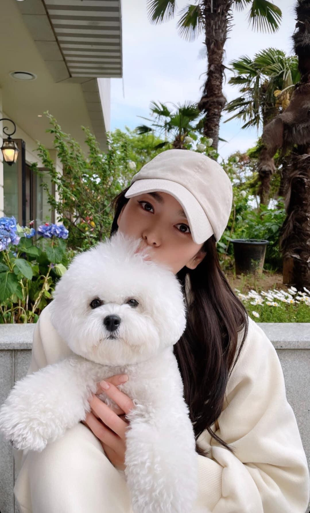 Song Hye Kyo tận hưởng cuộc sống thư thái sau khi ly hôn. Song Hye Kyo tận hưởng cuộc sống thư thái sau khi ly hôn.