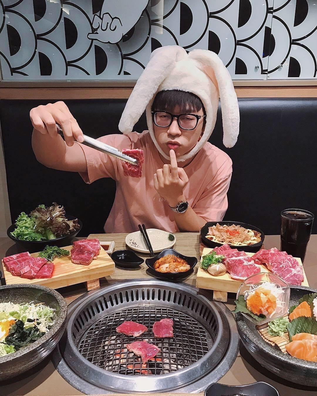 Kết thân với Ninh là bạn sẽ chẳng lo bao giờ phải buồn khi ở cạnh một anh chàng “siêu tấu hài” như vậy rồi.