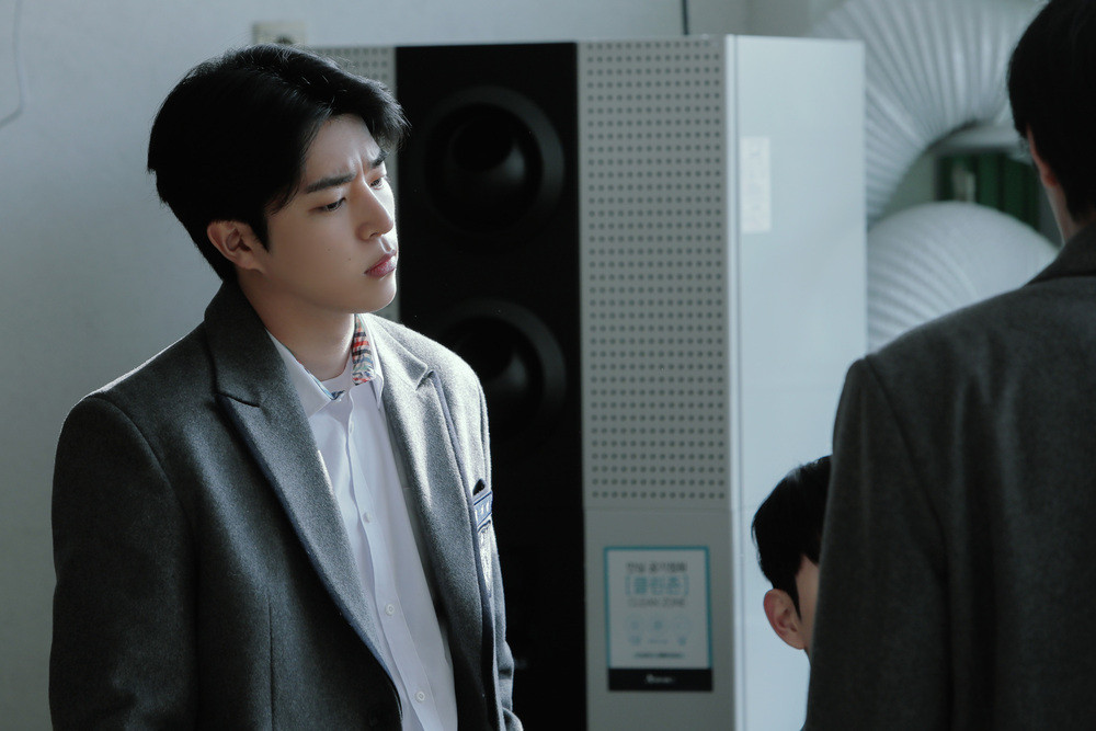 Bạn có nhận ra mỹ nam của Dưới Bóng Trung Điện?