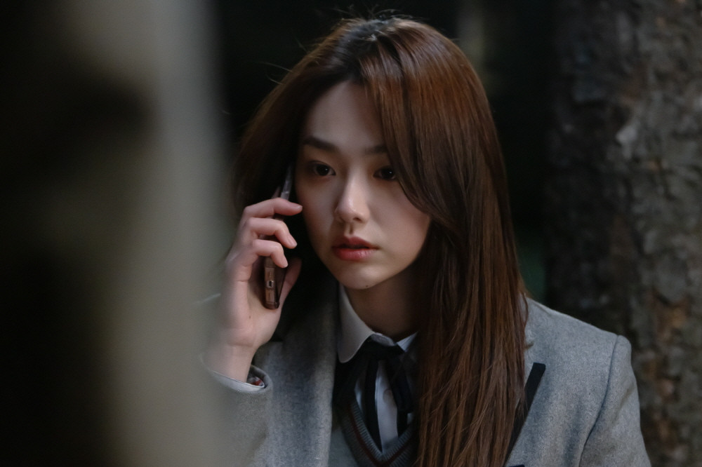 Kang Mi Na của I.O.I cũng đầy ngổ ngáo trong phim mới.