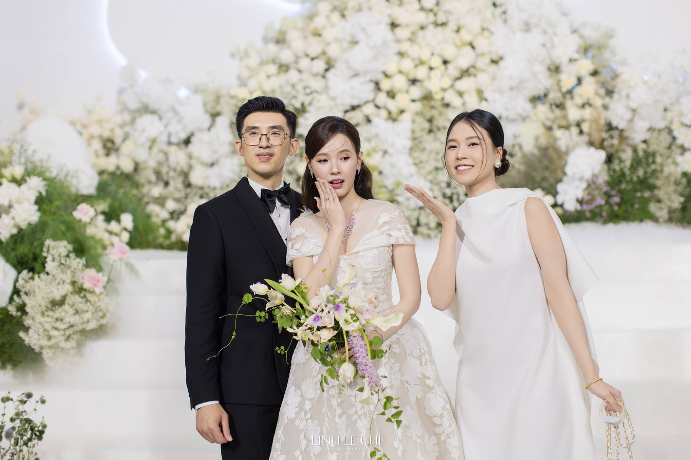 Sam thấy đám cưới của Midu rất trọn vẹn, hạnh phúc. Sam thấy đám cưới của Midu rất trọn vẹn, hạnh phúc.