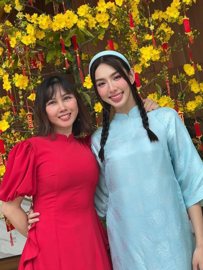 Mẹ nàng hậu mới lên tiếng thanh minh về chuyện quá khứ.