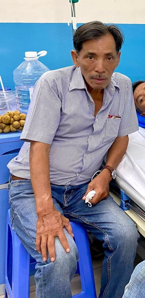 Thương Tín bất ngờ đến thăm người quen. Thương Tín bất ngờ đến thăm người quen.