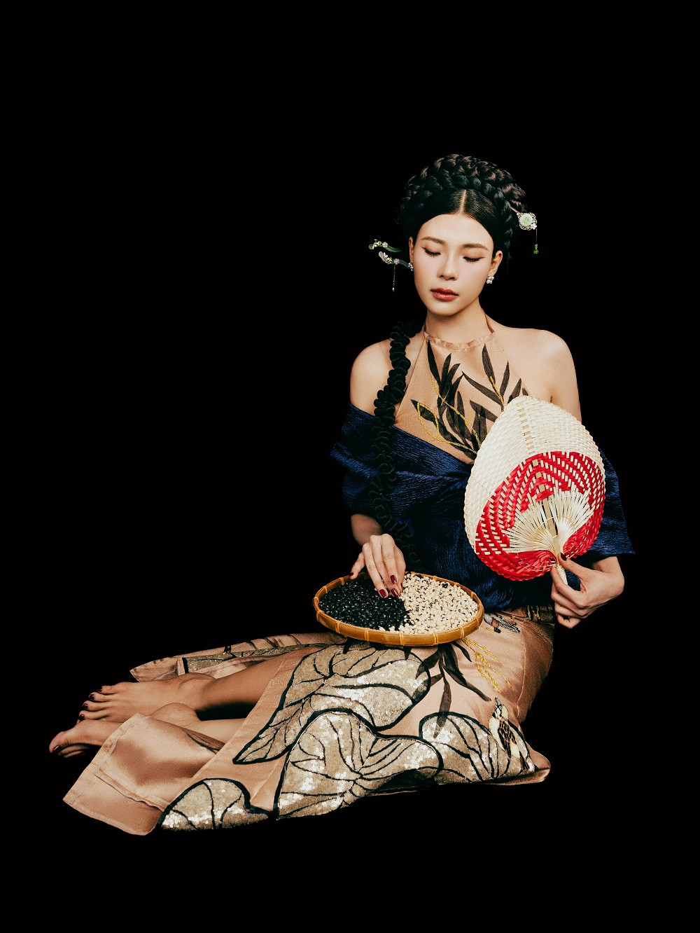 Nữ diễn viên rất thích trang phục dùng trong phim.