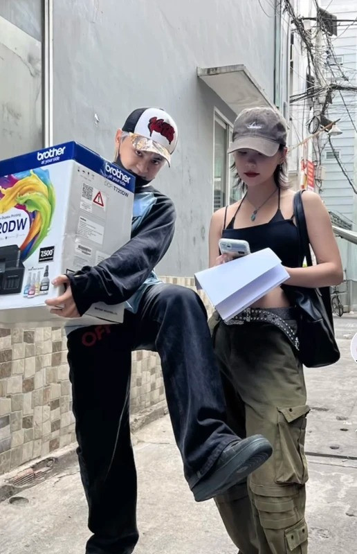 Nữ diễn viên đã có bạn trai được hơn hai năm. Nữ diễn viên đã có bạn trai được hơn hai năm.